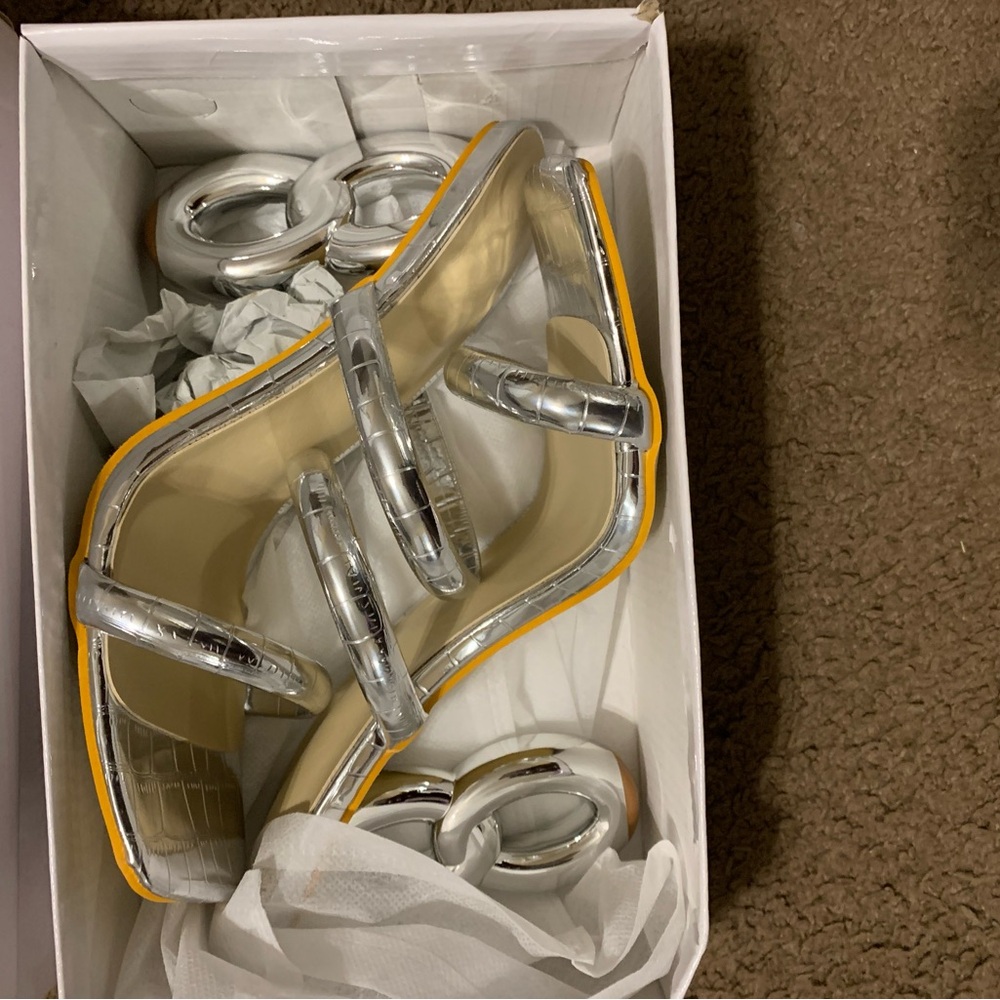 Heels - Picture 4 of 4